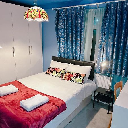 Luxury Double Blue Room Лондон Экстерьер фото