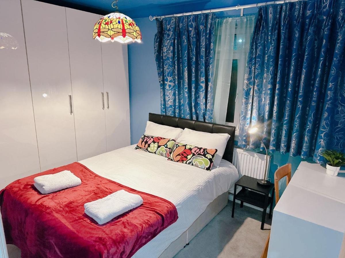 Luxury Double Blue Room Лондон Экстерьер фото