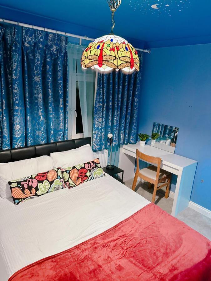 Luxury Double Blue Room Лондон Экстерьер фото